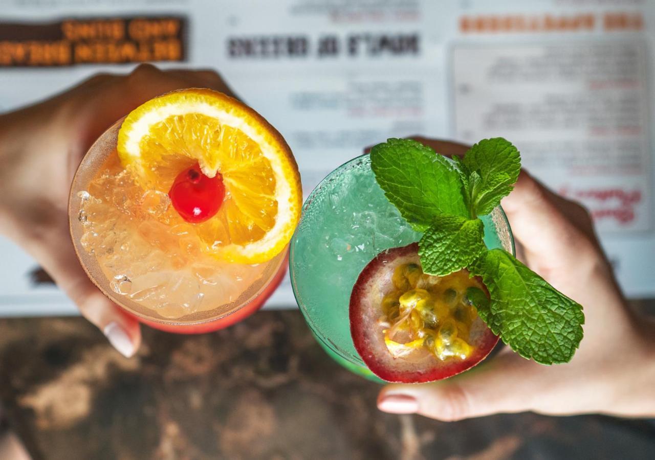 City Centre Rotana Ad-Dauha Zewnętrze zdjęcie Two cocktails