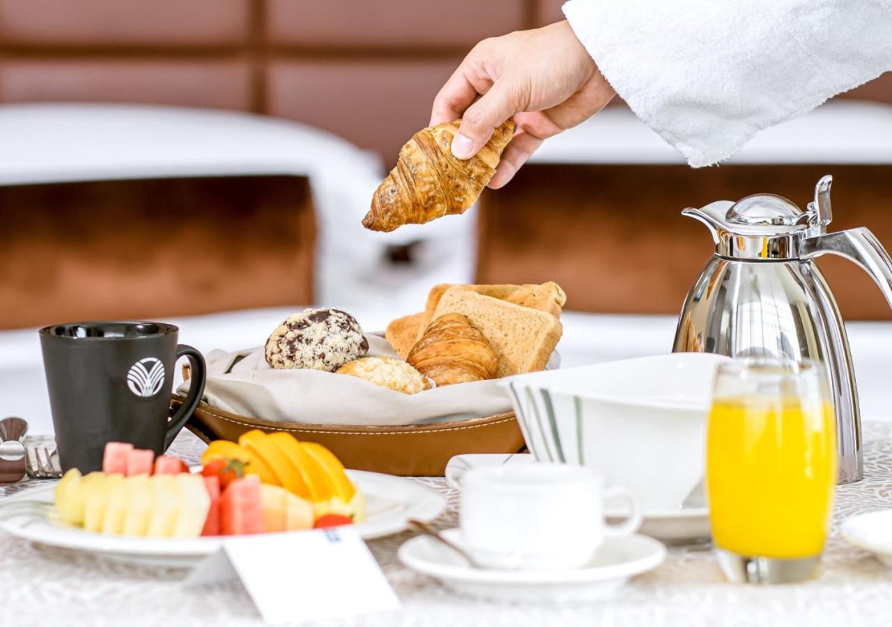 City Centre Rotana Ad-Dauha Zewnętrze zdjęcie Room service