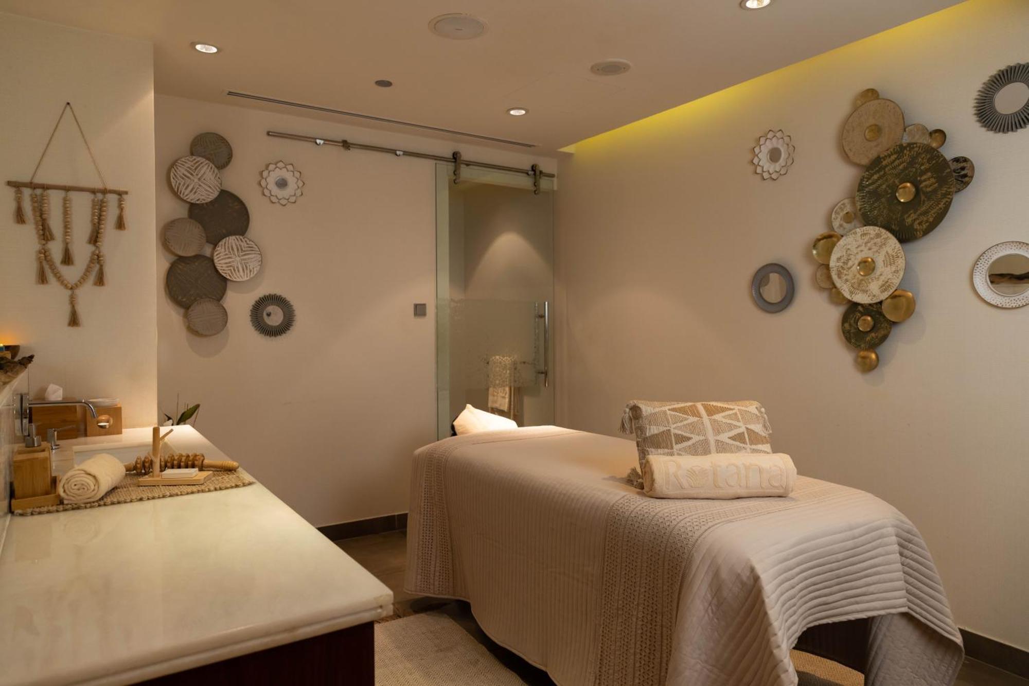 City Centre Rotana Ad-Dauha Zewnętrze zdjęcie A treatment room at the spa