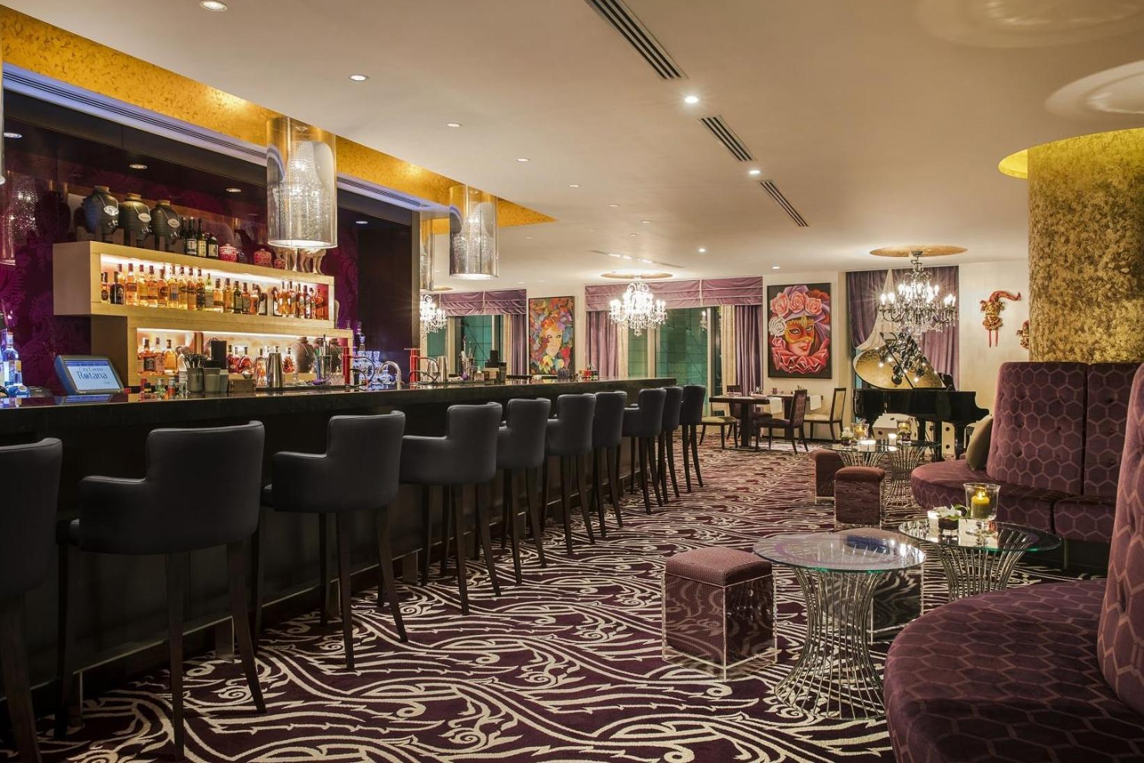 City Centre Rotana Ad-Dauha Zewnętrze zdjęcie The bar at the Mandarin Oriental, London