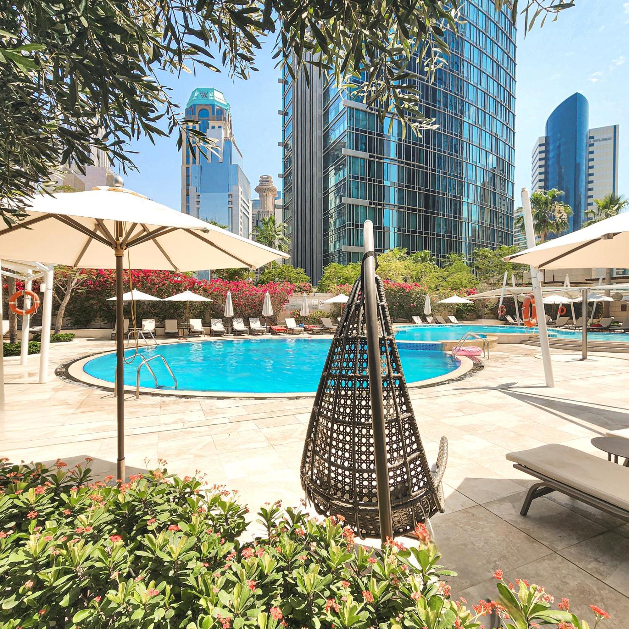 City Centre Rotana Ad-Dauha Zewnętrze zdjęcie The swimming pool at the hotel
